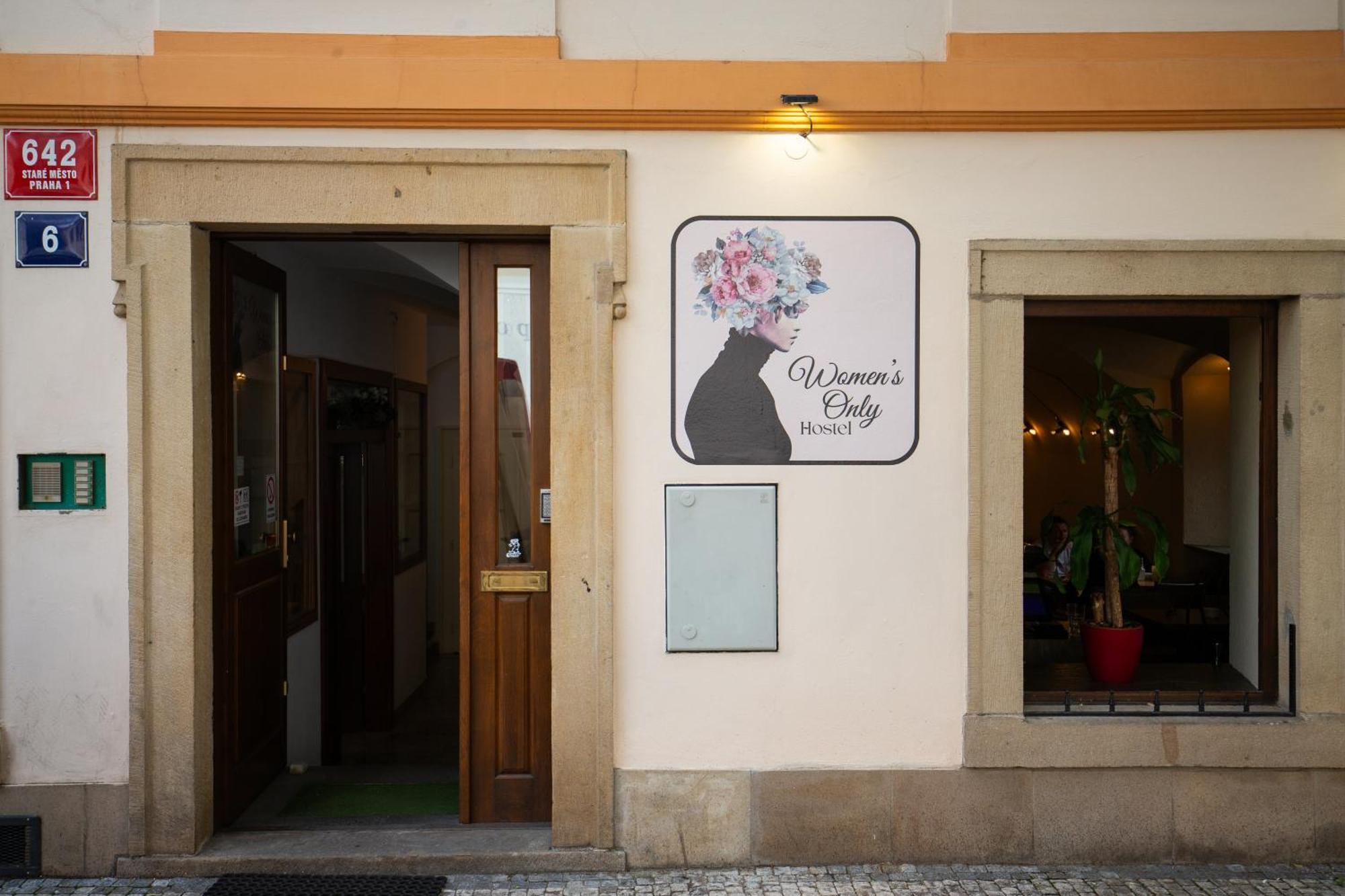 Women'S Only Hostel - Female Only Prague Exterior photo